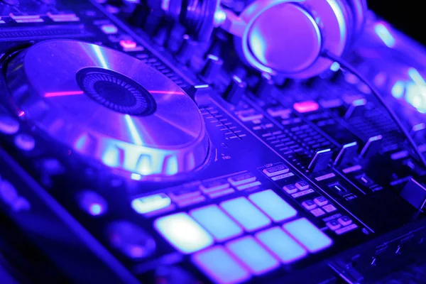 Headphone and DJ control gear — Stock Photo, Image