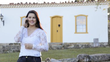 Mobil cep telefonundan arıyorum güzel genç kadın