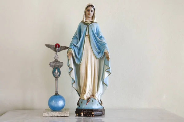 Staty av bilden av Vår Fru av nåd — Stockfoto