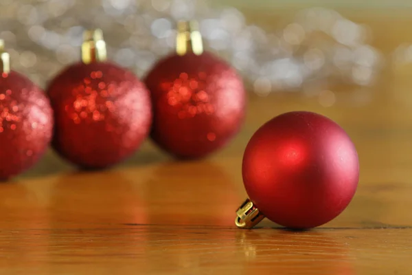 クリスマスと新年の休日の背景にクリスマスボール ストック写真