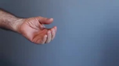 Elleri ticarette para dağıtıyor. Brezilya banknotları. Brezilya 'dan gelen para, Real, Brezilya Brl banknotları, Brezilya para birimi, ekonomi ve iş dünyası..