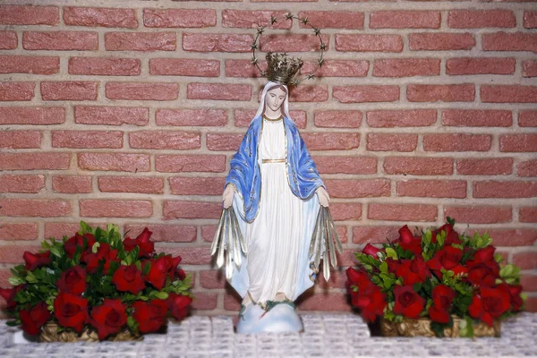 Staty av bilden av Vår Fru av Graces — Stockfoto