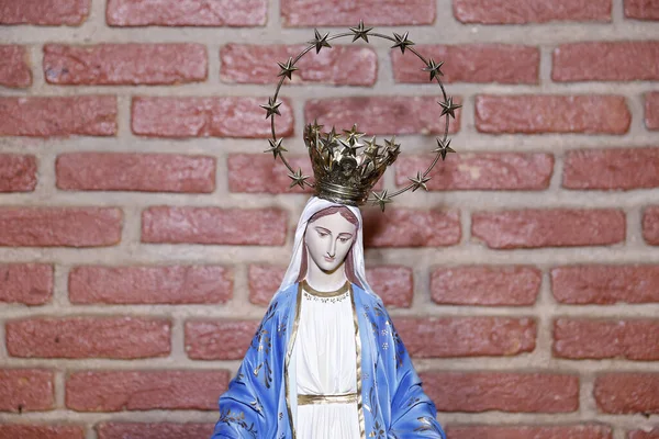 Staty av bilden av Vår Fru av Graces — Stockfoto