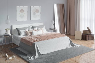 3 boyutlu illüstrasyon. Tabloları, aynası ve tüylü ekoseli kumaşıyla büyüleyici kadınların yatak odası.