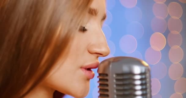 Şarkı söyleyerekストック動画、ロイヤリティフリーŞarkı söyleyerek動画 | Depositphotos