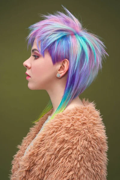 Portrait of a beautiful young girl with dyed colored hair. Hairstyle and makeup. Fashion shooting for the hairdresser colorist. — Stock Photo, Image
