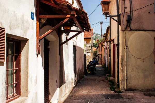 오래 된 작은 돌 거리