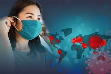 Corona virüsü veya covid-19, arka planda dünya haritasında yüz maskesi takan Asyalı bir kadın ve salgın.