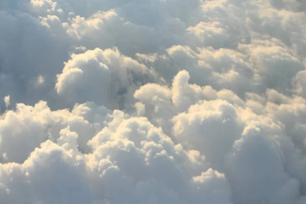 Awan mengembang di langit — Stok Foto