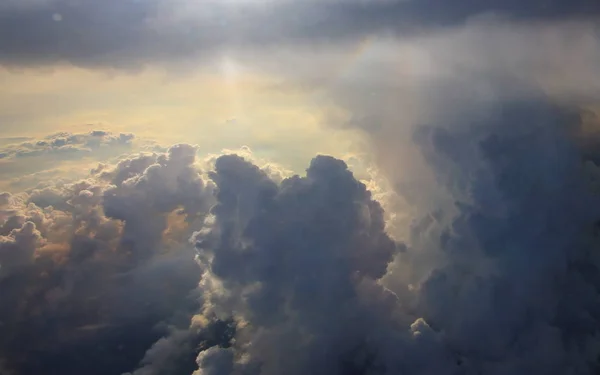 Awan mengembang di langit — Stok Foto