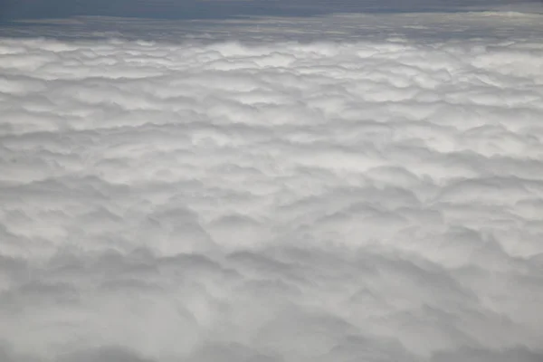 Awan mengembang di langit — Stok Foto