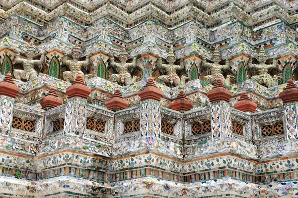 Devler wat arun pagoda.