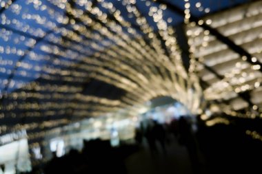 bir bina ya da alışveriş merkezi Led ışık tünel arka plan girişine görüntü bulanıklığı.