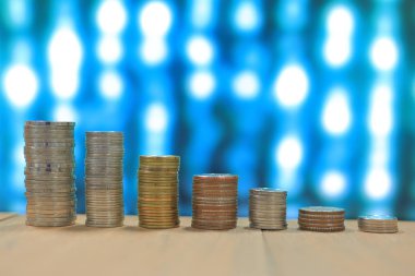 Düşüş grafik dijital bokeh arka planda hafif para kule büyüğe