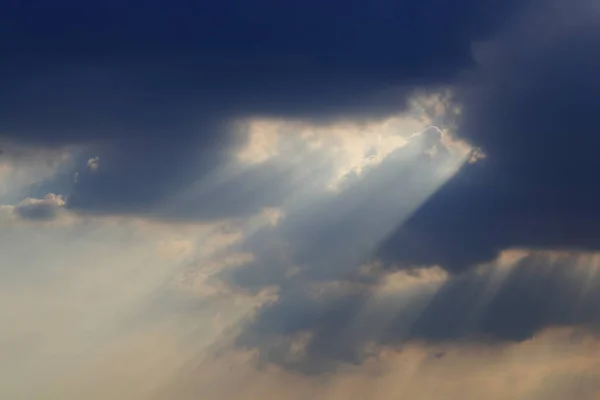 Небо Облаками Ярким Светом Бога — стоковое фото