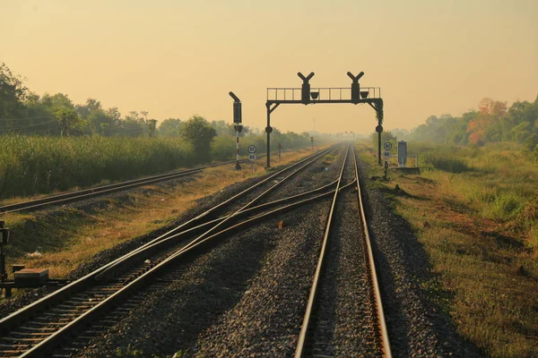 Trilhos Ferroviários Uma Perspectiva Ponto Vista Uma Férrea Trem Longo — Fotografia de Stock