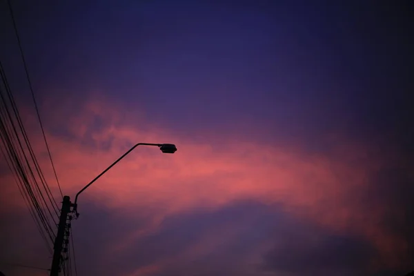 Luz Polo Silueta Rojo Caliente Puesta Del Sol Cielo Oxidación —  Fotos de Stock