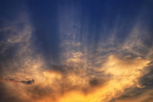 Bursting Sky Light Ray Shining Clouds Cloud Caught Last Light — Stock Photo, Image
