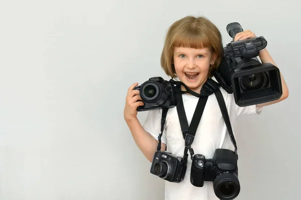 çocuk, çocuk ile yer yazıtlar ile fotoğraf ekipmanı ve video fotoğraf makinesi için beyaz arka plan üzerinde