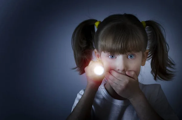 Niño Tiene Miedo Oscuridad —  Fotos de Stock