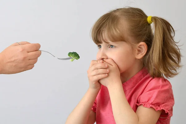 Child, kid, does not like broccoli. — Stock Image Child Kid Does Broccoli Stock Image