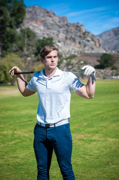 Vista de perto de um golfista masculino — Fotografia de Stock