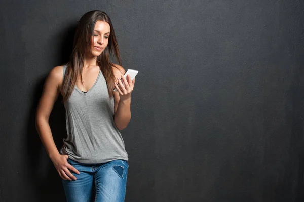 cep telefonu olan dişi