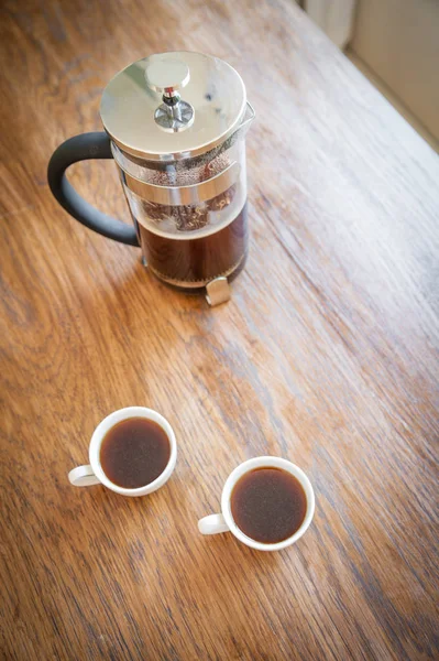 White cups and coffee plunger — Stock Photo, Image