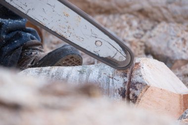 Ahşap bir heykel oyma