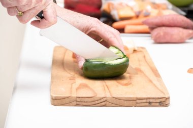 Yeşil biber kıyılmış