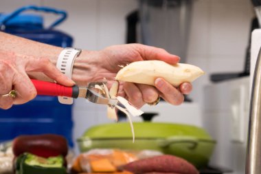 Tatlı patates pealed