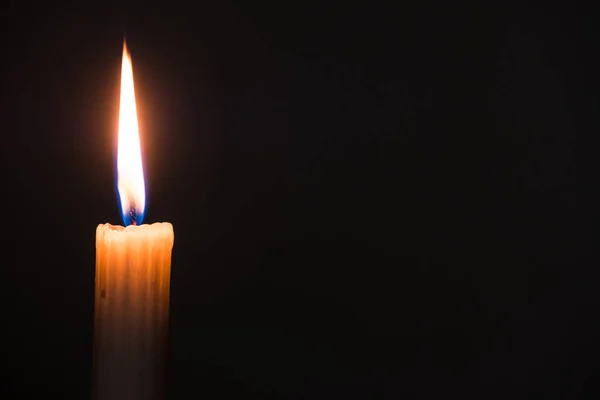 Jedną świecę na Czarna świeca — Zdjęcie stockowe
