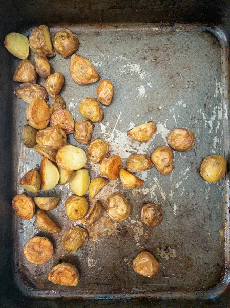 Tray of roasted potatos — Stock Photo, Image