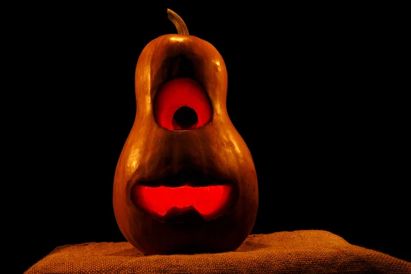Fröhliche Halloween-Kürbis Minion isoliert auf schwarzem Hintergrund w — Stockfoto
