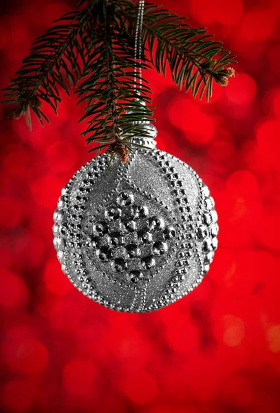 Vánoční nebo novoroční dekorace pozadí: vánoční stříbrné ba — Stock fotografie