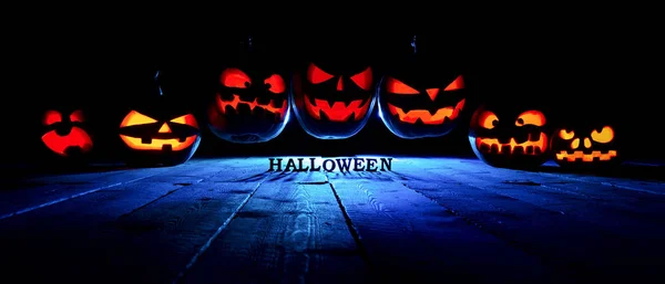 Η έννοια του Halloween. Πολύ λαμπερό πύρινο φως θυμωμένος sca — Φωτογραφία Αρχείου