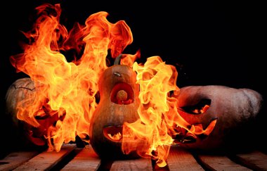 İki çok korkunç ve tehlikeli Halloween pumpkins, korkunç bir ile