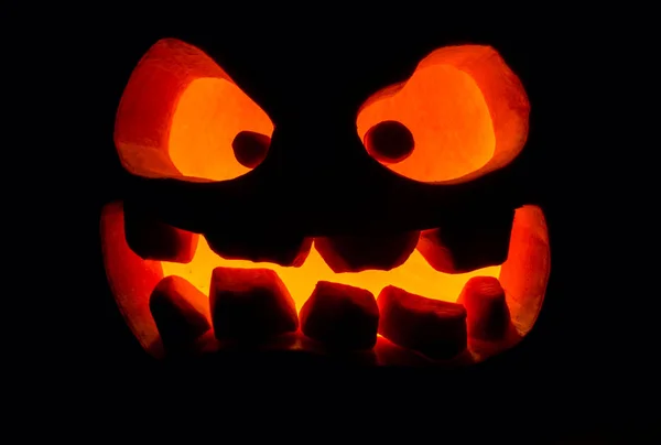 Il concetto di Halloween. La raccapricciante, raccapricciante zucca brilla arguzia — Foto Stock