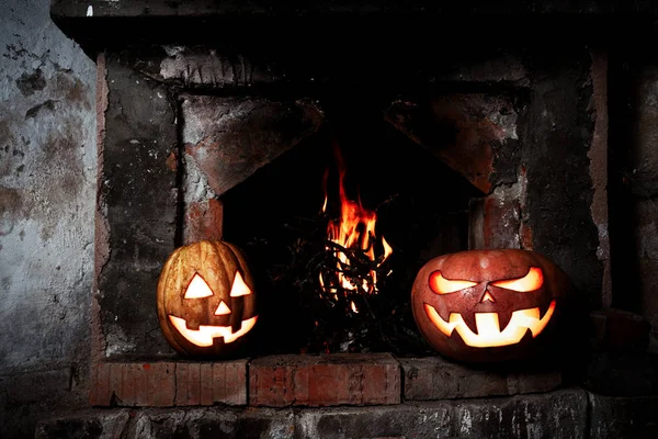 Halloweenpumpor är formidabel och rolig, glöd inifrån en — Stockfoto