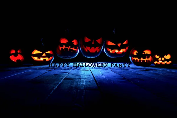 A koncepció a Halloween. Három fiery izzó fény gonosz heg — Stock Fotó