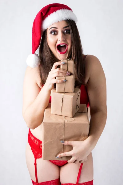 산타 클로스 모자 모델 Xxl, wom에에서 크리스마스의 정신을 두꺼운 여자 — 스톡 사진