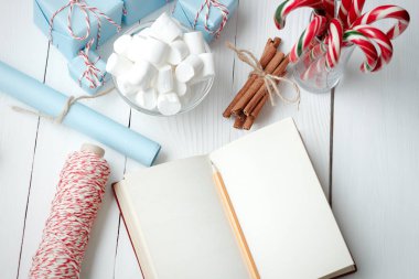 Yılbaşı yeni yıl kompozisyon hatmi şeker sopa cam 