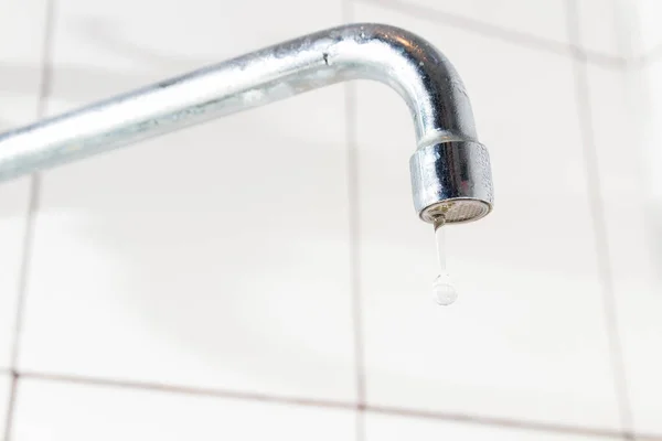 Bathroom faucet, no water in the kitchen faucet, or bathroom, dr