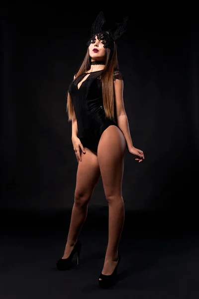 Menina glamour sexy em bodysuit, feminino vestindo lingerie e sapatos — Fotografia de Stock