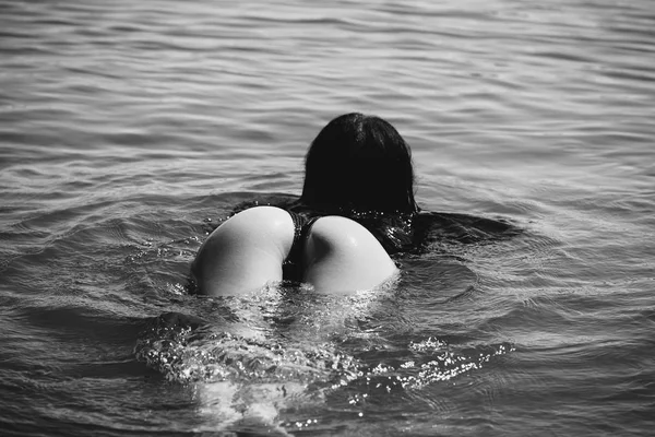 Sexy girl is swimming in the lake, a beautiful woman's ass poppe — Stock Fotó