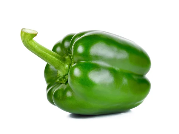 Grön paprika på den vita bakgrunden — Stockfoto