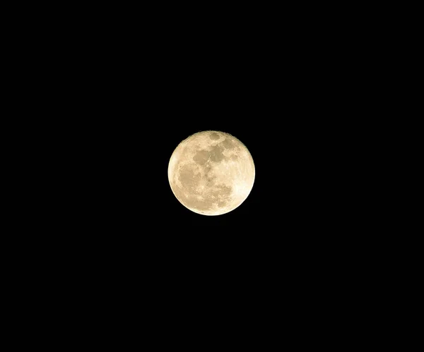 Luna llena en la noche oscura — Foto de Stock