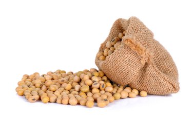 Soya fasulyesi üzerinde beyaz izole torbayla