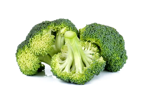 Brokolice izolovaných na bílém pozadí — Stock fotografie