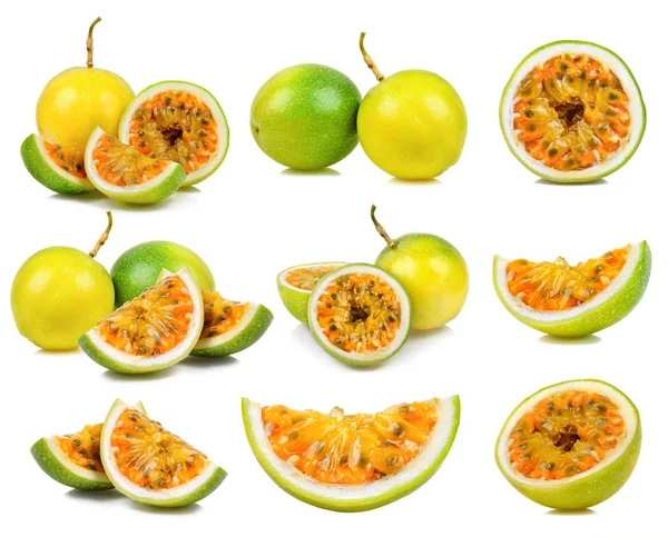 Passion fruit isolated on the white background — Stock Photo, Image